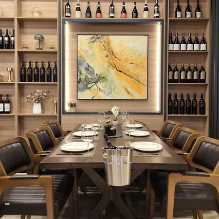 アパート Royal On The 24th Sky スコピエ