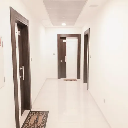 Royal On The 24th Sky スコピエ